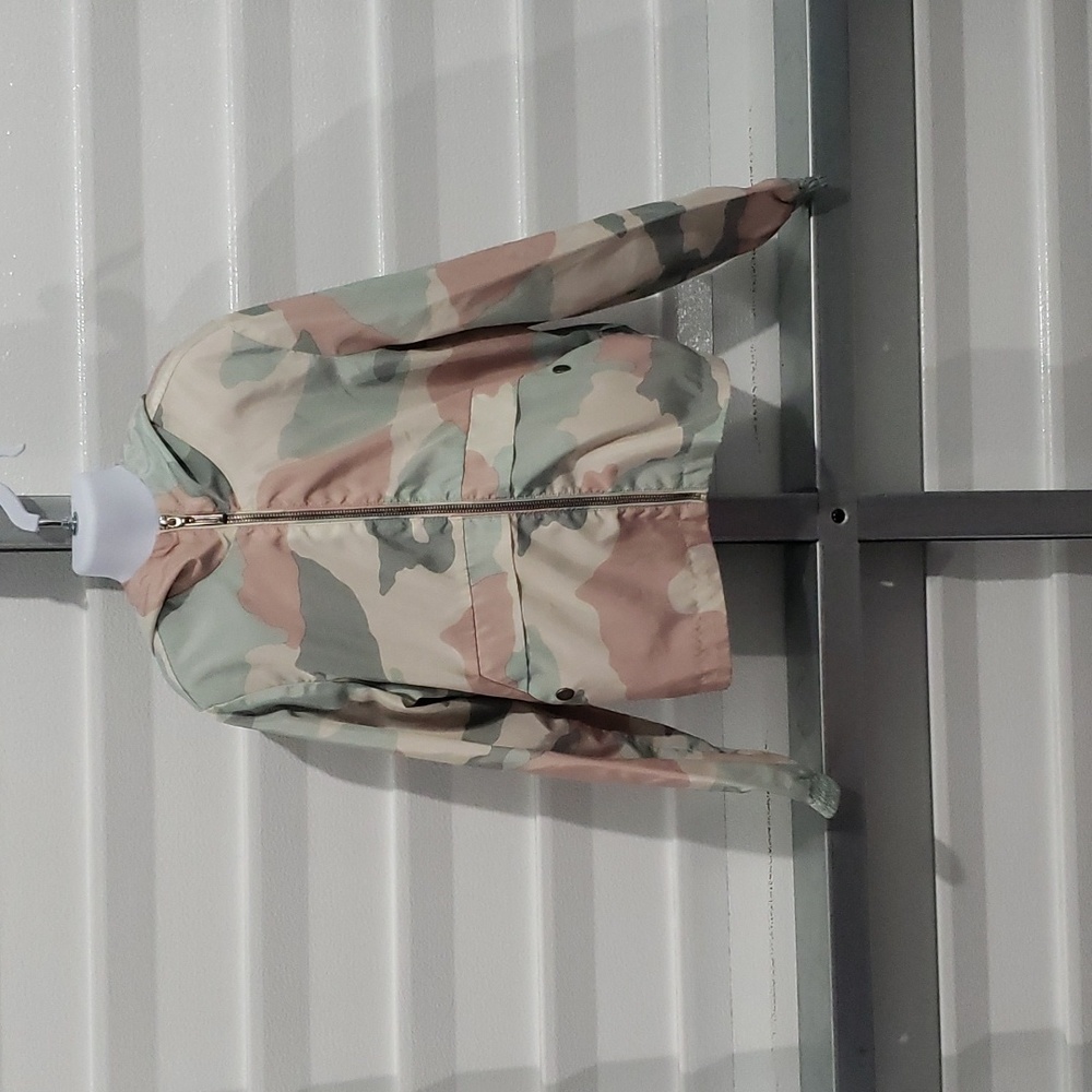 Kids light weight jacket‎ Jou Jou brand size Medium Pink Camo